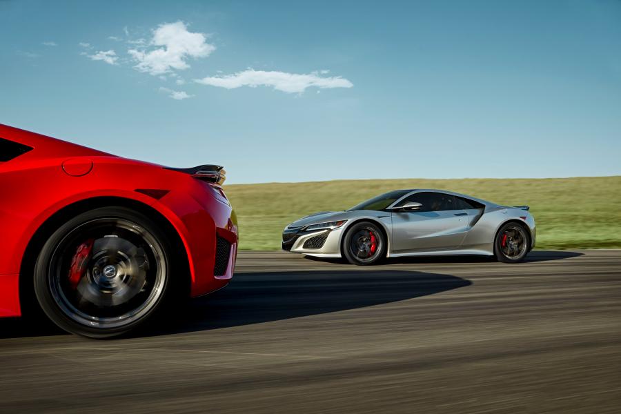 Acura NSX 2018 года  (фото 11 из 57)